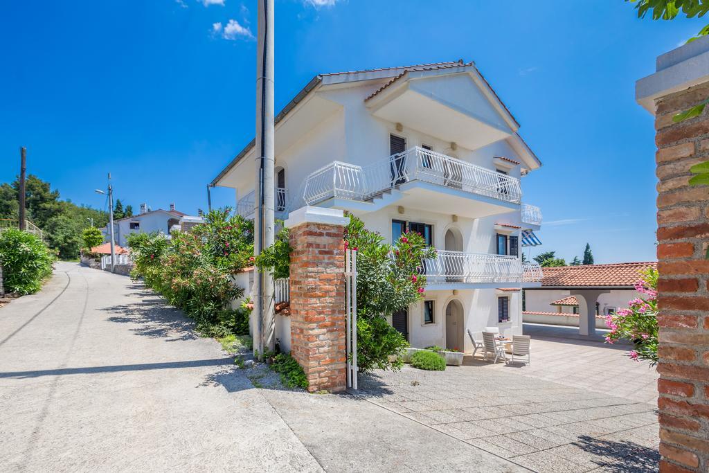 Ava Apartments Omišalj Екстериор снимка